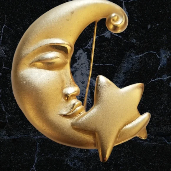 Vintage 1970s Matte Gold Tone Moon and Star Brooch - Picture 4 of 12